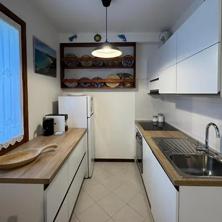 4 Minuti Dalla Della Pelosa, Confortevole Con A-c Apartment