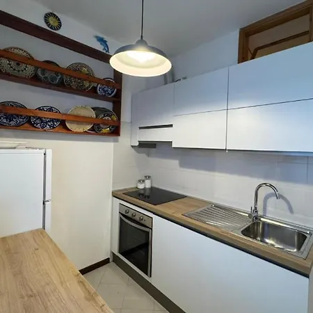 4 Minuti Dalla Della Pelosa, Confortevole Con A-c Apartment